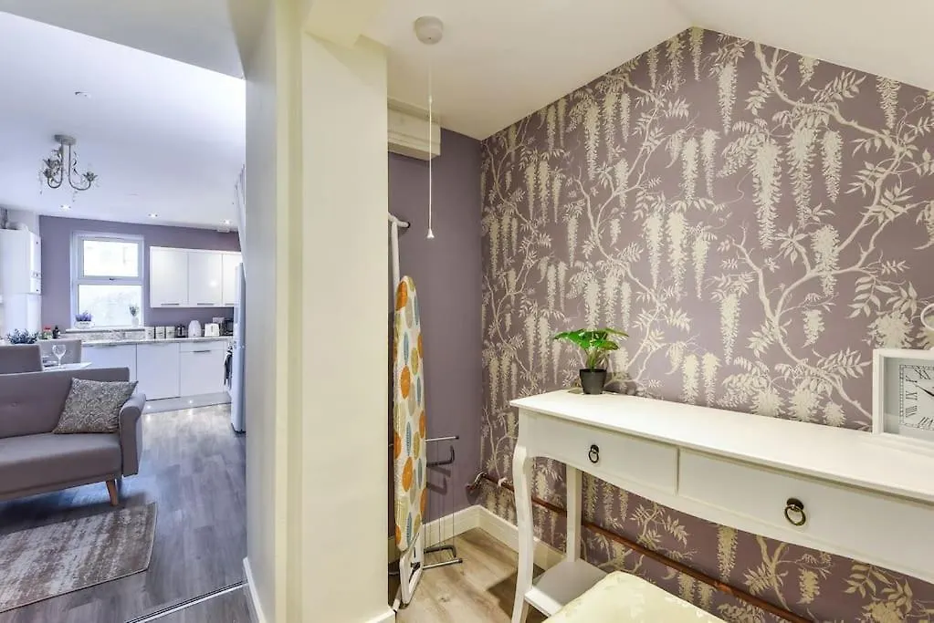 Modern Two-Level Apartment In Pontcanna カーディフ