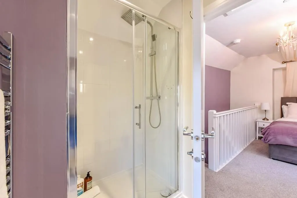 Modern Two-Level Apartment In Pontcanna カーディフ 0*,  イギリス