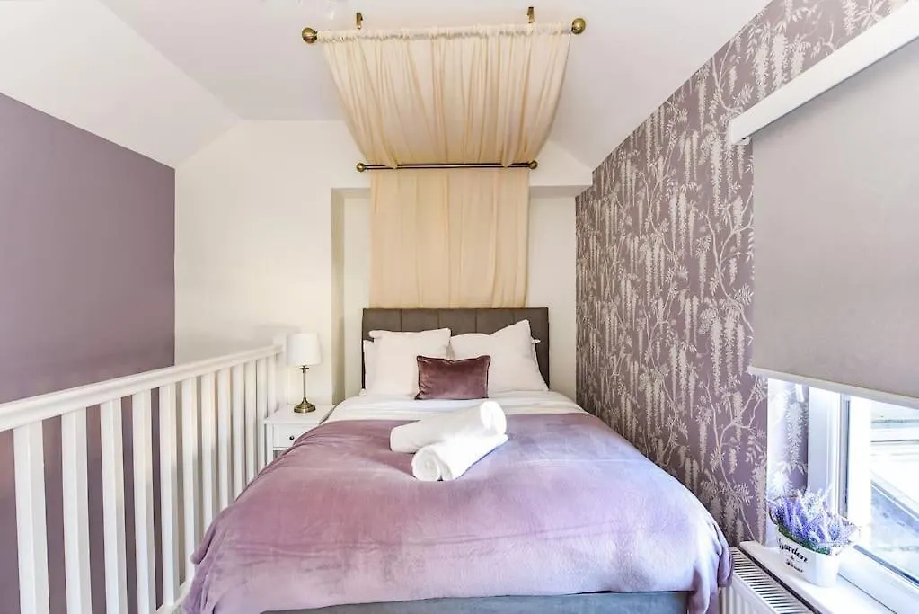 Modern Two-Level Apartment In Pontcanna カーディフ 0*,  イギリス