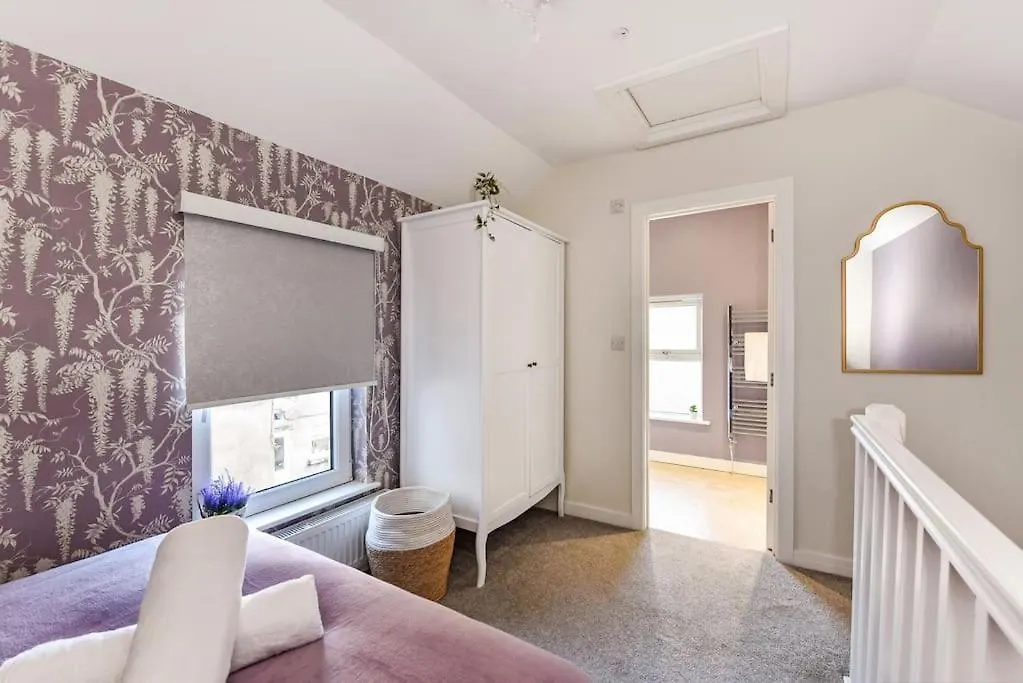 Modern Two-Level Apartment In Pontcanna カーディフ