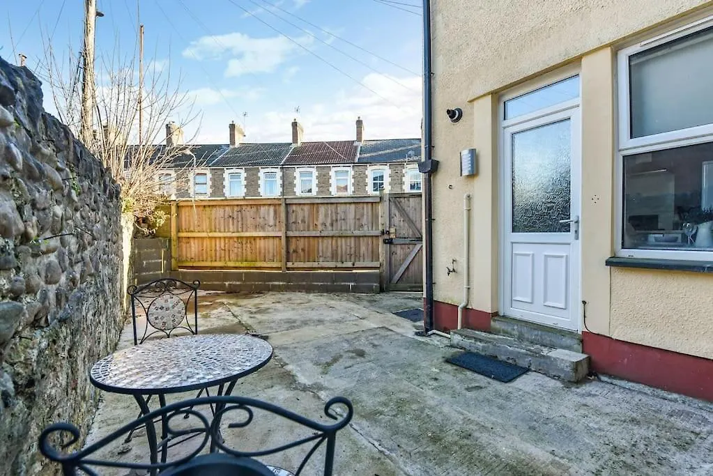 Modern Two-Level Apartment In Pontcanna カーディフ